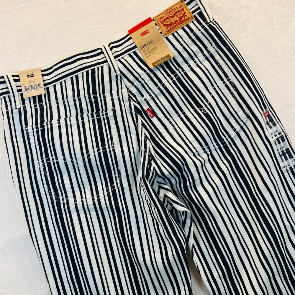 Levis Low Pro Mid Rise Relaxed Straight Leg Striped Jeans Black White 30x30 NWT